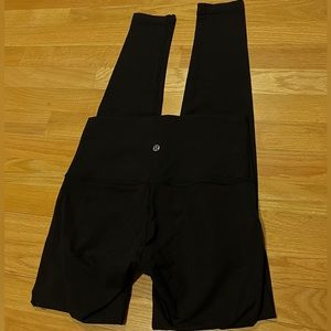LuluLemon Wunder Under 28”
